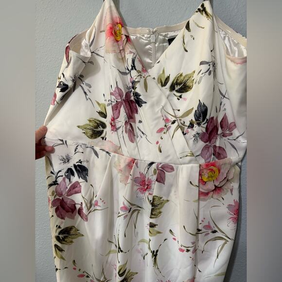 City Chic NWT Darling Tulip Hem Midi Dress in Darling White Floral XXL 24 - Picture 4 of 6